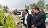 برپایی میزخدمت و توزیع نهال در نماز جمعه عنبرآبا‌د توسط پرسنل اداره منابع طبیعی این شهرستان
