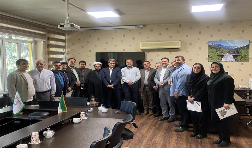  تقدیراز خدمات و جانفشانی خانواده های معظم شهدا، جانبازان و ایثارگران شاغل در مجموعه منابع طبیعی و آبخیزداری جنوب کرمان