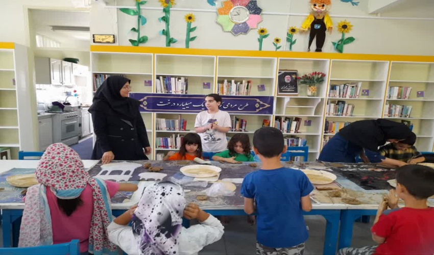 پیام تبریک مشترک دکتر احمدی مدیرکل و حجت الاسلام و المسلمین حسینی زاده مسئول حوزه نمایندگی ولی فقیه در اداره کل منابع طبیعی و آبخیزداری جنوب کرمان به مناسبت فرار رسیدن ۲۲ بهمن ماه