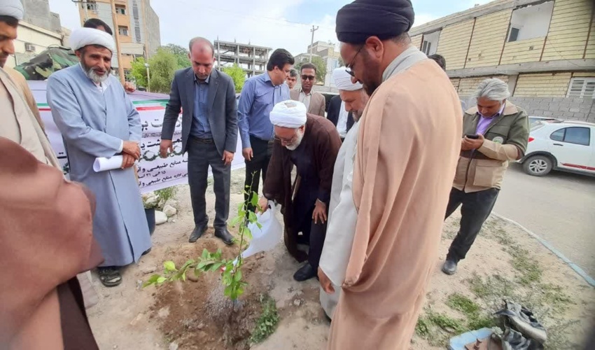 نقش کلیدی طلاب و روحانیون در ترویج فرهنگ منابع طبیعی