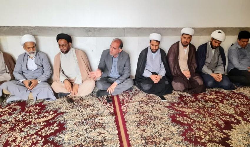 طلاب و روحانیون در طرح مردمی کاشت یک میلیارد درخت مشارکت می کنند