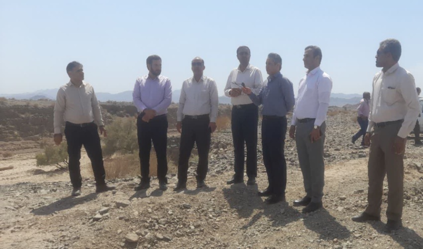 بازدید نماینده شش شهرستان جنوبی در مجلس شورای اسلامی و هئیت همراه از پروژه آبخیزداری(پخش سیلاب) شیب زرد قلعه گنج