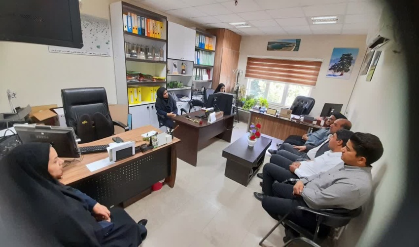 گزارش تصویری / دیدار صمیمی مدیرکل منابع طبیعی و آبخیزداری جنوب کرمان به مناسبت روز خبرنگار با ادارات آموزش، ترویج و مشارکتهای مردمی و روابط عمومی