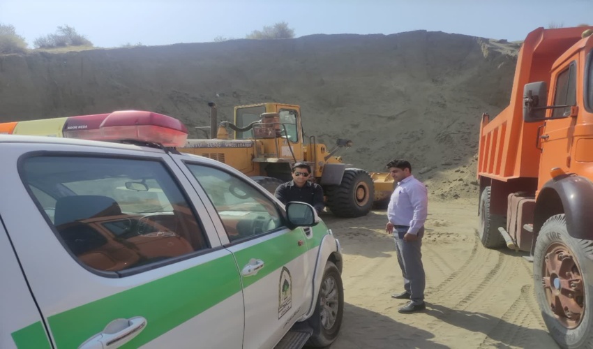 منوجان/جلوگیری از برداشت غیر مجاز شن و ماسه در اراضی ملی شهرستان منوجان