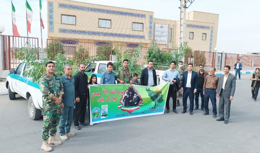 جیرفت/توزیع نهال در حاشیه راهپیمایی 22 بهمن