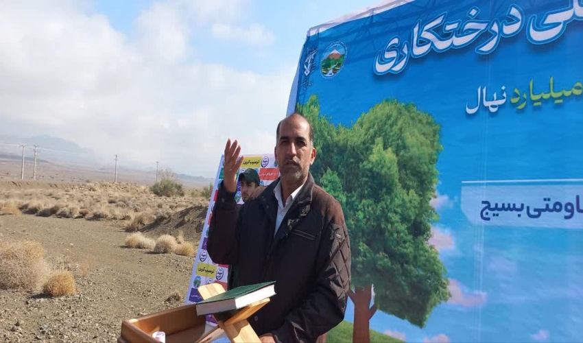 در راستای اجرای پویش سراسری بذرکاری و نهالکاری با کمک بسیج سازندگی۶۲ هزار اصله نهال در جنوب کرمان غرس شد