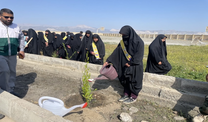 رودبارجنوب/غرس نهال در اولین روز از هفته منابع طبیعی و آبخیزداری