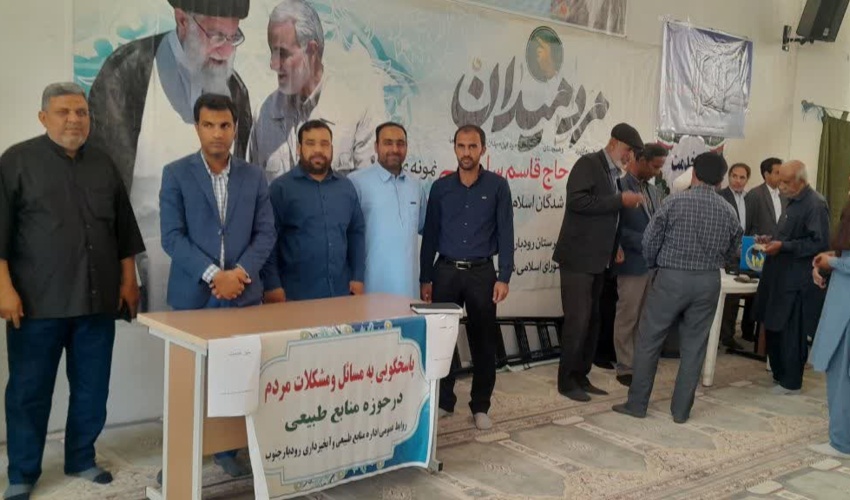 برپایی میزخدمت در نماز جمعه رودبارجنوب توسط رئیس و پرسنل اداره منابع طبیعی این شهرستان