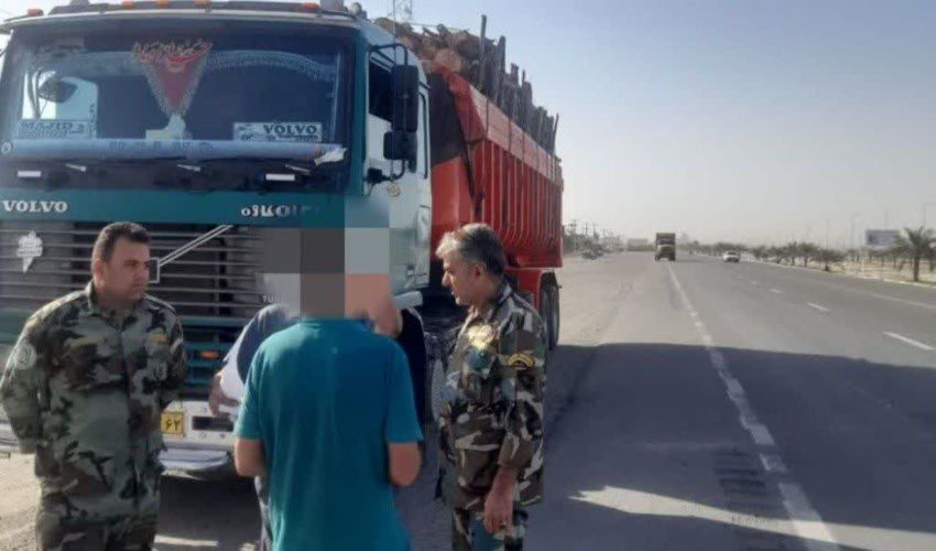 جیرفت/گشت و مراقبت مستمر و بررسی مجوزات حمل چوب 