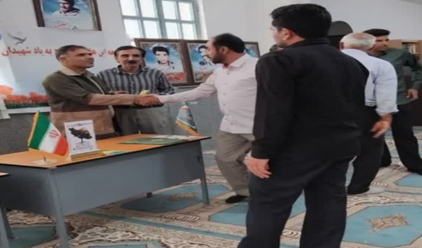 برپایی میز خدمت در نمازجمعه قلعه گنج