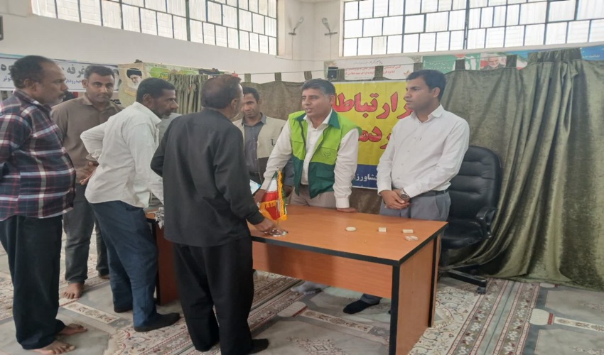 برپایی میزخدمت ادارات منابع طبیعی و جهادکشاورزی در نماز جمعه شهرستان رودبارجنوب 