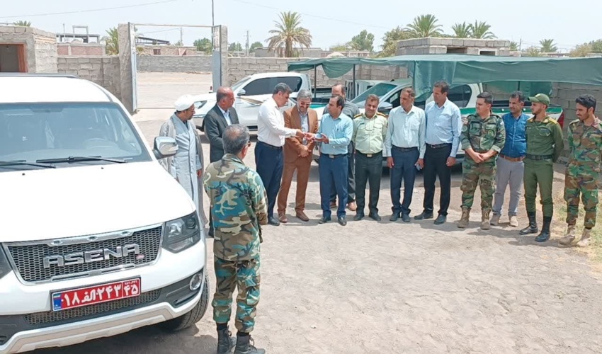 تجهیز ناوگان حفاظتی منابع طبیعی جازموریان؛ تحویل خودروی جدید در روز جنگلبان