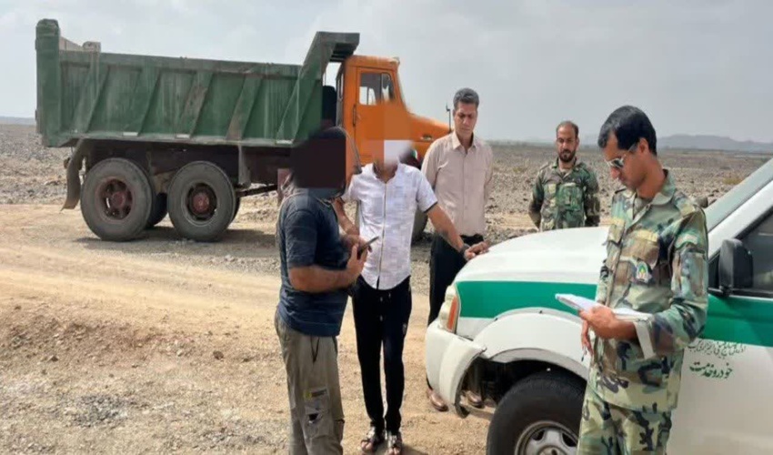 جلوگیری از برداشت غیر مجاز شن و ماسه در اراضی ملی شهرستان عنبرآباد