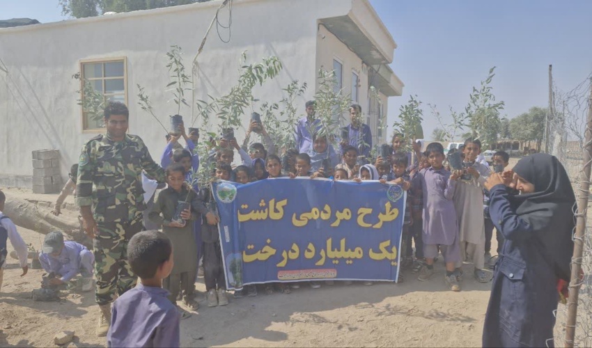  کارگاه آموزشی همراه با توزیع اقلام آموزشی در راستای طرح مردمی کاشت یک میلیارد درخت