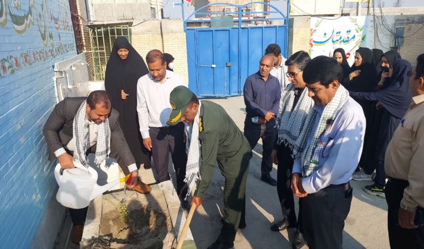 پویش "درخت و کتاب" و "مدرسه، گلستان زندگی" همراه با نواختن زنگ "مطالعه"