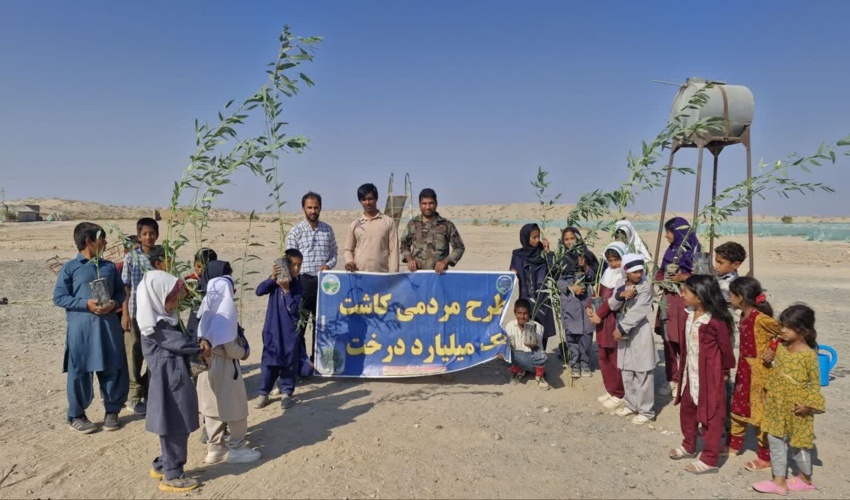  کارگاه آموزشی همراه با توزیع اقلام آموزشی در راستای طرح مردمی کاشت یک میلیارد درخت و پویش احیای هلیل تا جازموریان