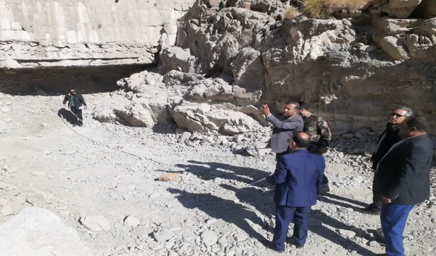 بازدید معاون آبخیزداری اداره کل، از سازه سنگی ملاتی شهر چاه مرید شهرستان کهنوج