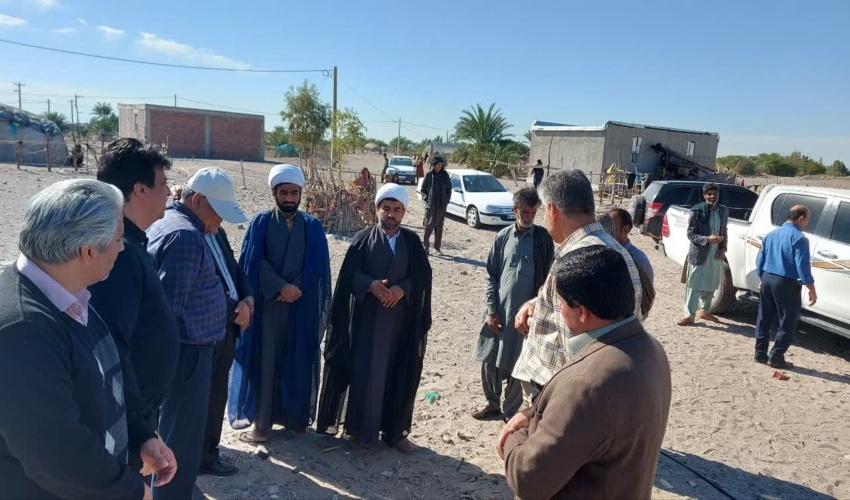 دیدار و گفتگوی مدیرکل دفتر امور بیابان سازمان منابع طبیعی و آبخیزداری کشور با مردم منطقه نازدشت شهرستان جازموریان 