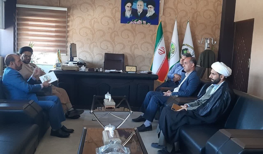 دیدار مسئول ستاد اقامه نماز شهرستان جیرفت با مدیرکل منابع طبیعی و آبخیزداری جنوب کرمان