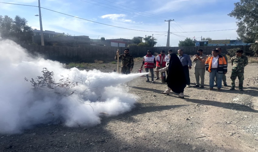 کارگاه آموزشی و مانور اطفا حریق در شهرستان کهنوج برگزار شد